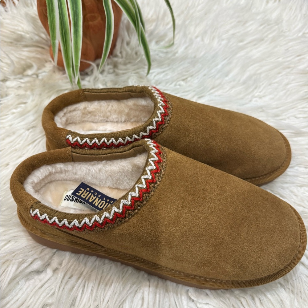 New🌿Cushionaire Women's Tan Slippers - Picture 5 of 7